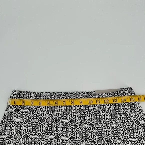 Chico's Black and White Geometric Bermuda Shorts NWT Pockets Women’s Size 0/US 4 - Picture 13 of 16